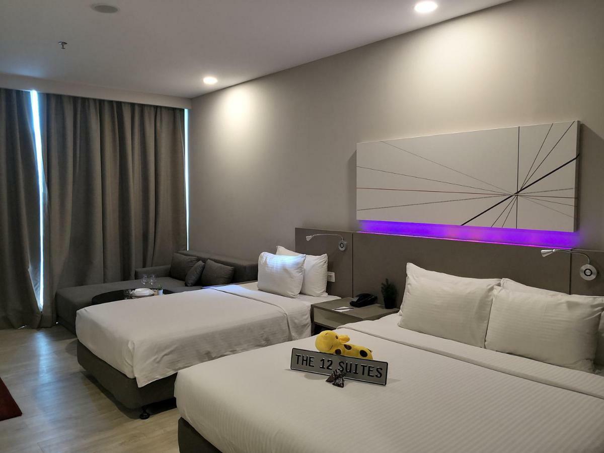 The 12 Suites @ Empire Damansara Petaling Jaya Exterior foto