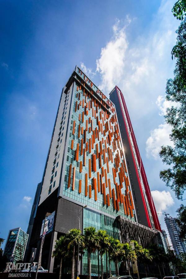 The 12 Suites @ Empire Damansara Petaling Jaya Exterior foto